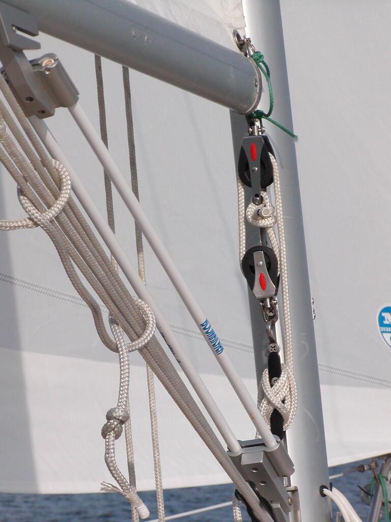 No description provided for: /2003/07-09/0730-boat-work/photo03.html