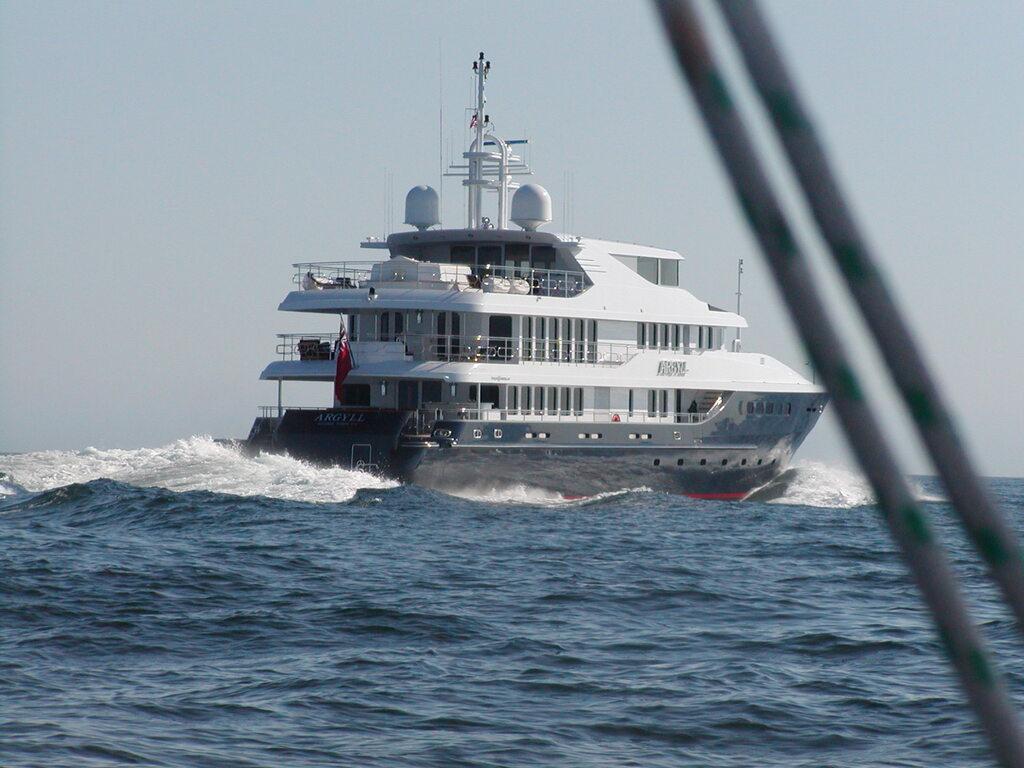 No description provided for: /2003/07-09/0818-big-sail/photo07.html