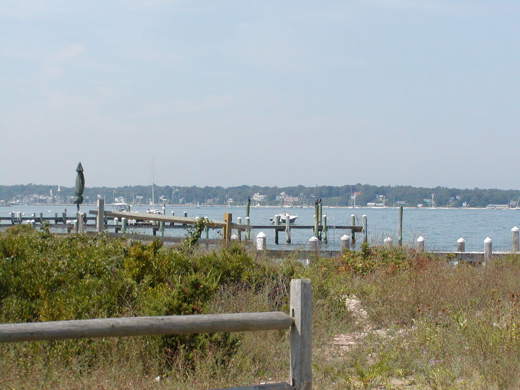 No description provided for: /2003/07-09/0821-big-sail/_2/photo24.html