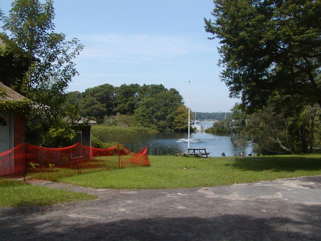 No description provided for: /2003/07-09/0821-big-sail/_2/photo31.html