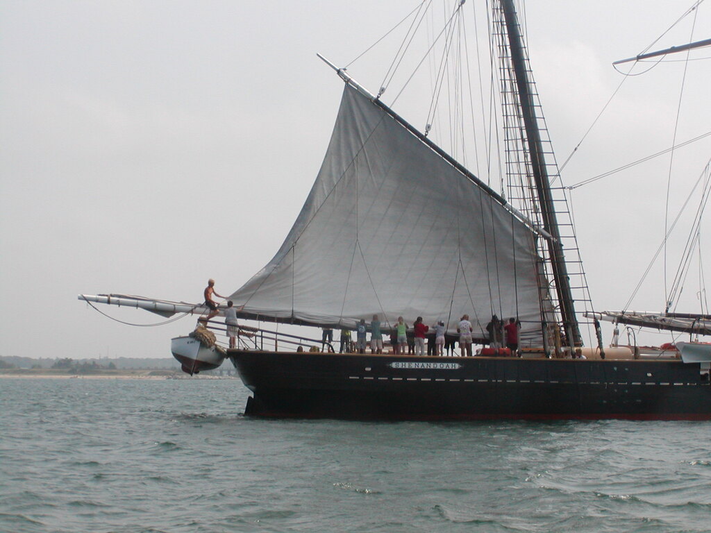 No description provided for: /2003/07-09/0822-big-sail/_2/photo23.html