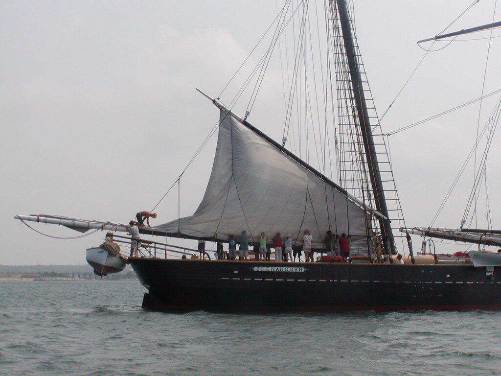 No description provided for: /2003/07-09/0822-big-sail/_2/photo24.html