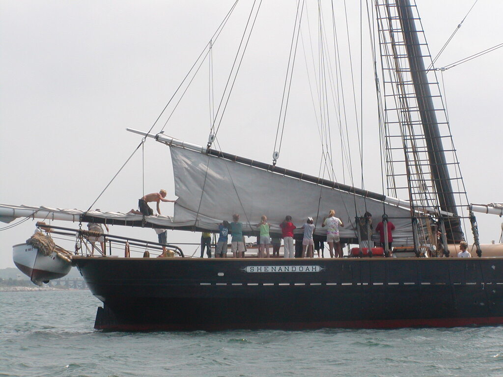 No description provided for: /2003/07-09/0822-big-sail/_2/photo25.html