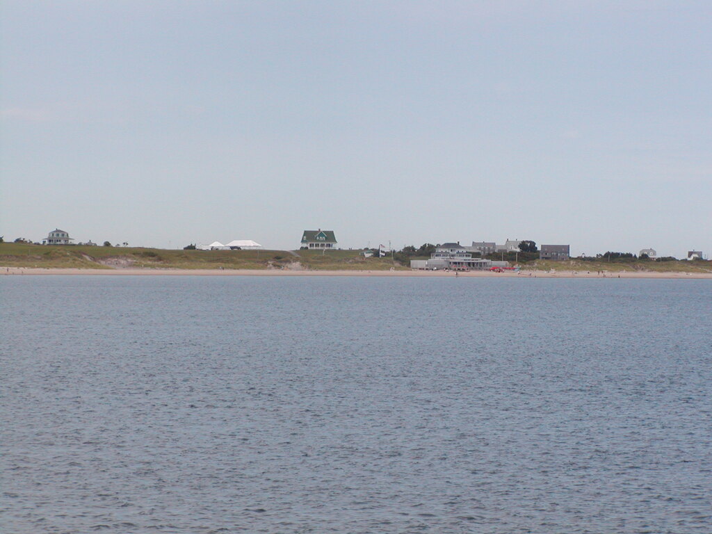 No description provided for: /2003/07-09/0825-big-sail/photo09.html