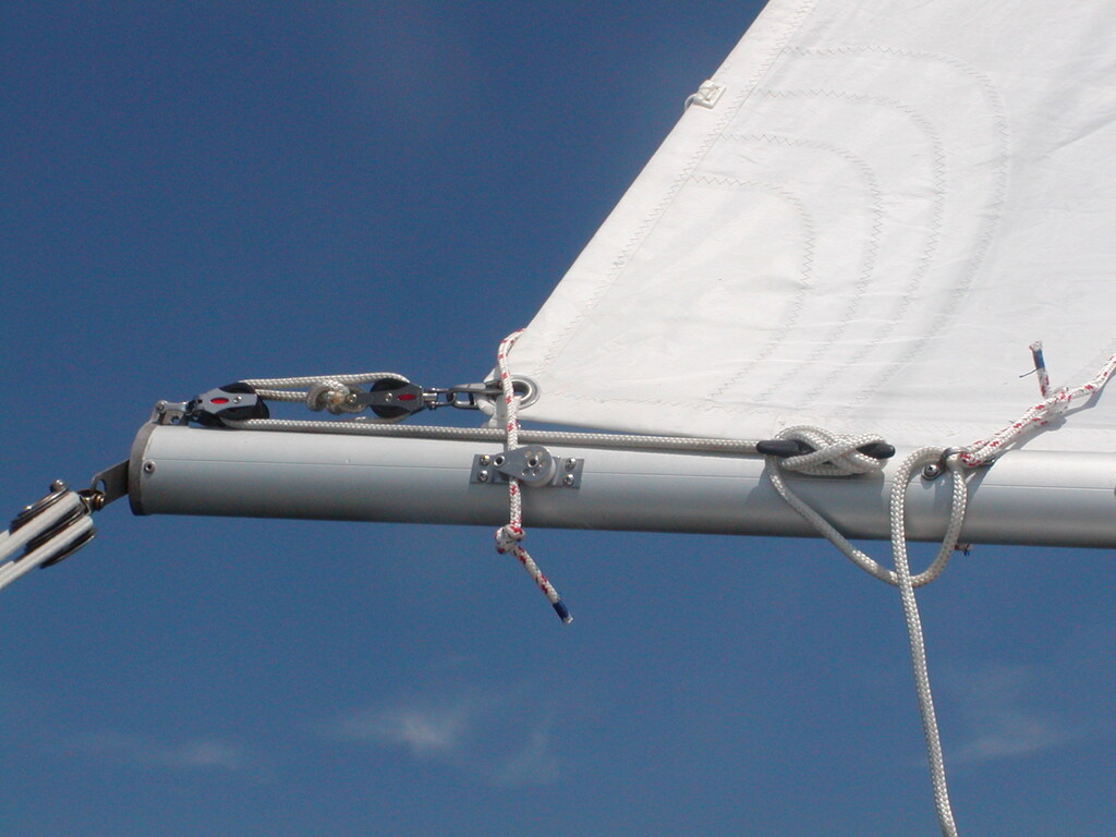 No description provided for: /2003/07-09/0827-big-sail/photo10.html