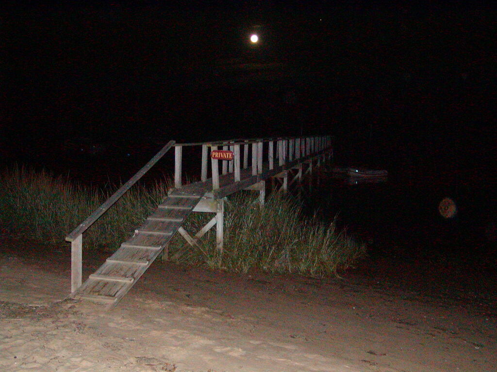 No description provided for: /2003/07-09/0909-moonlight/photo01.html