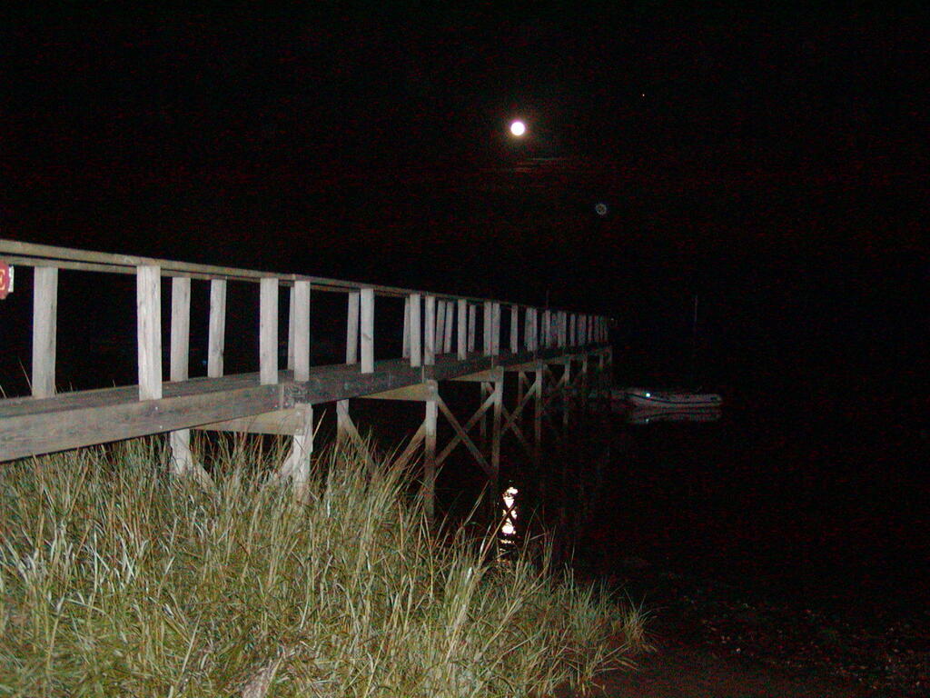 No description provided for: /2003/07-09/0909-moonlight/photo02.html