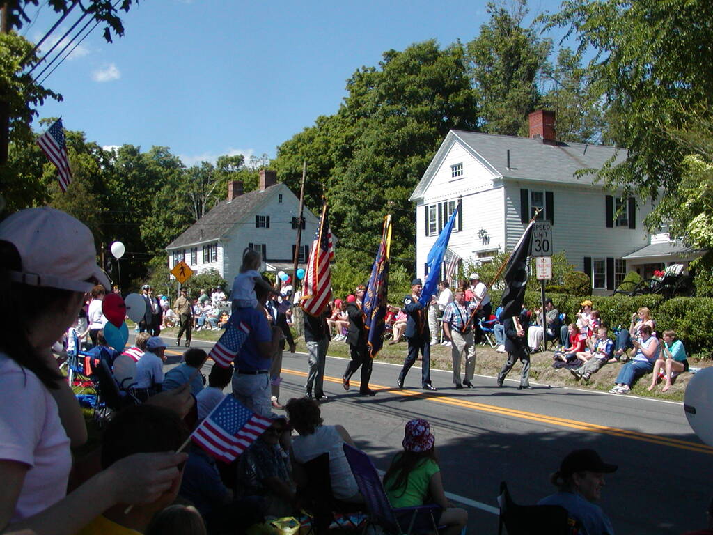 No description provided for: /2004/04-06/0530-memorial-day/photo05.html