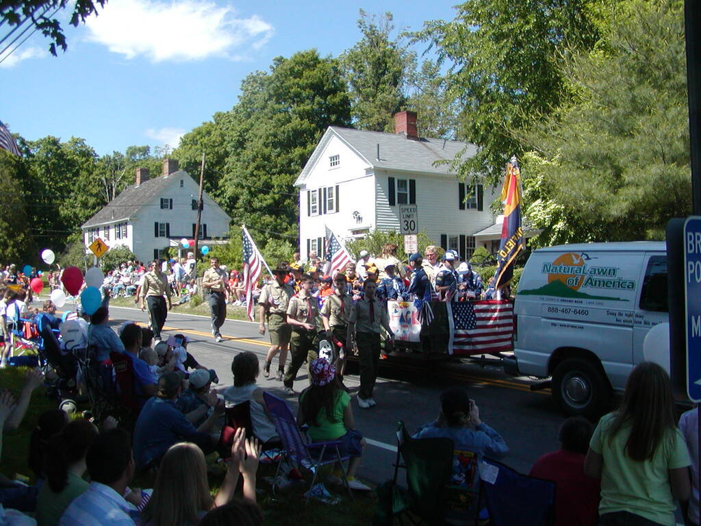 No description provided for: /2004/04-06/0530-memorial-day/photo08.html