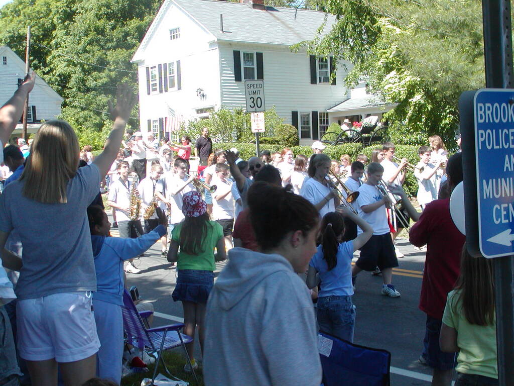 No description provided for: /2004/04-06/0530-memorial-day/photo12.html