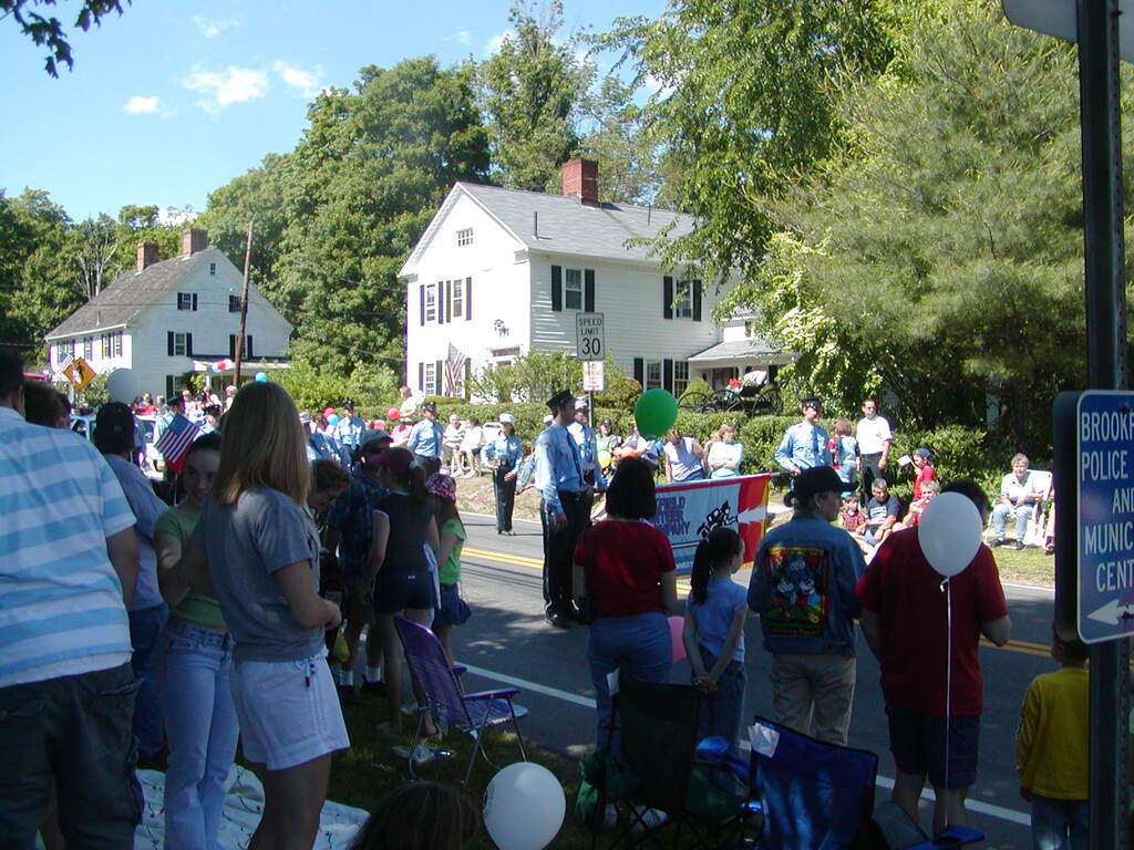 No description provided for: /2004/04-06/0530-memorial-day/photo18.html