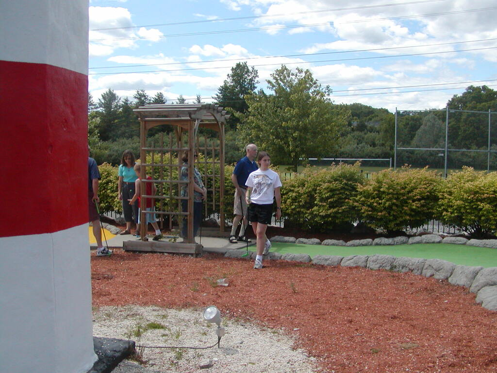 No description provided for: /2004/04-06/0620-mini-golf/photo02.html