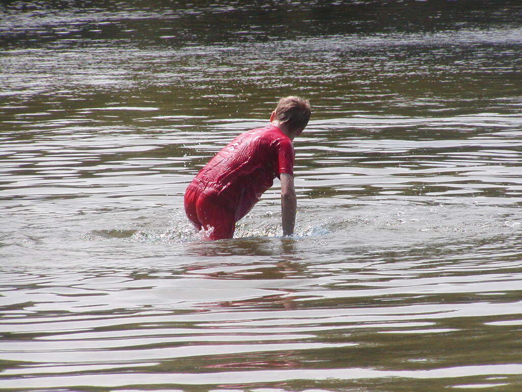 No description provided for: /2004/07-09/0812-daniel+ian/photo06.html