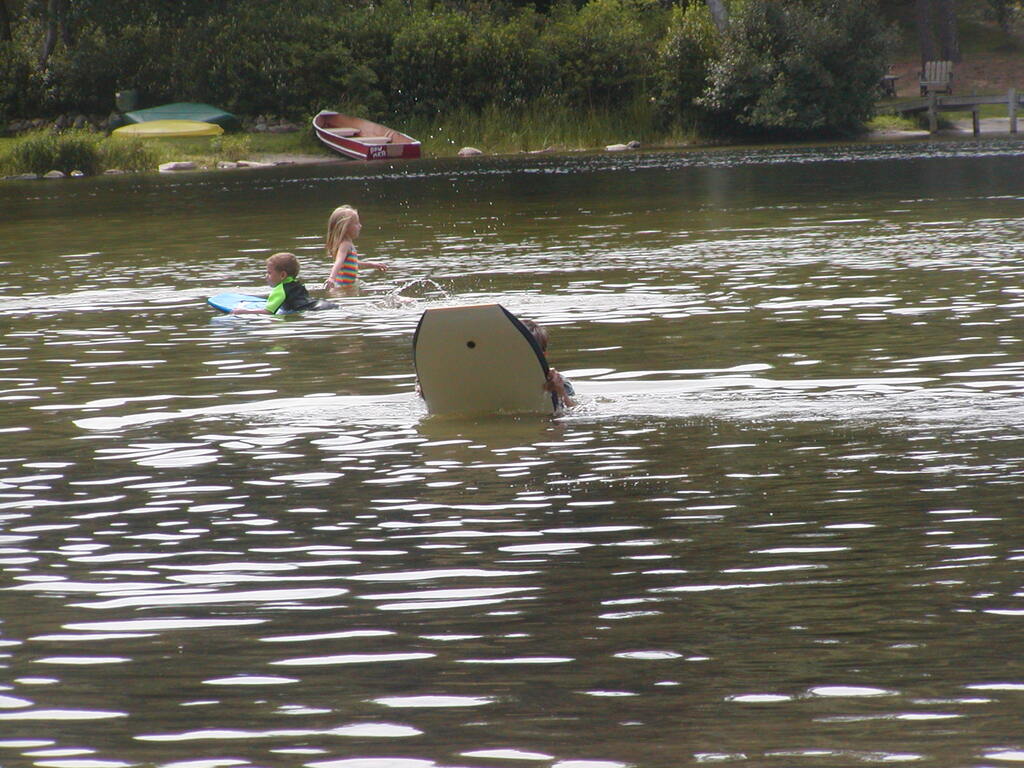 No description provided for: /2004/07-09/0812-daniel+ian/photo18.html