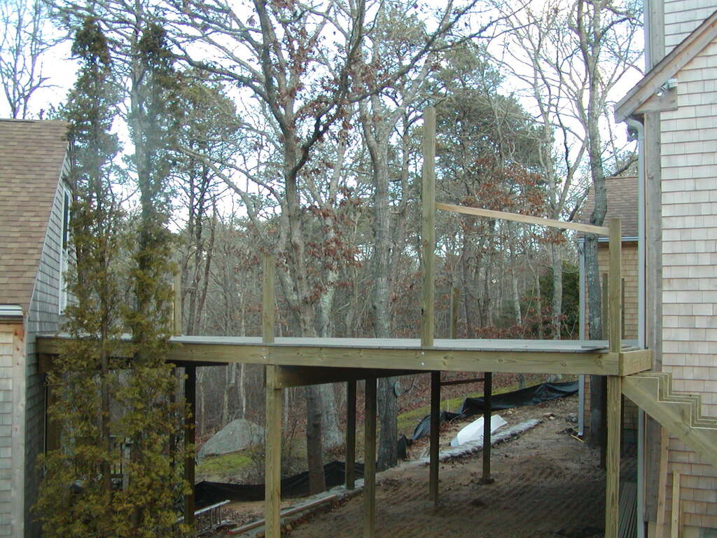 No description provided for: /2004/10-12/1202-deck/photo03.html