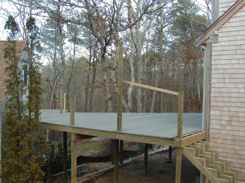 No description provided for: /2004/10-12/1202-deck/photo04.html