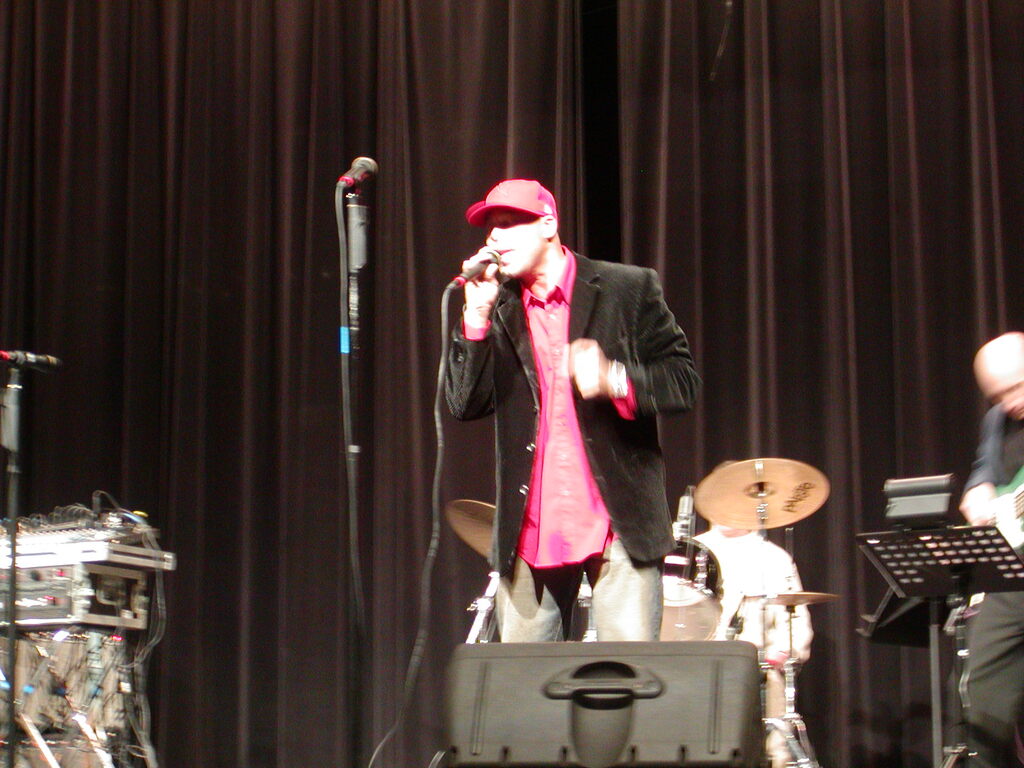 No description provided for: /2004/10-12/1212-jazz-christmas/movie01.html