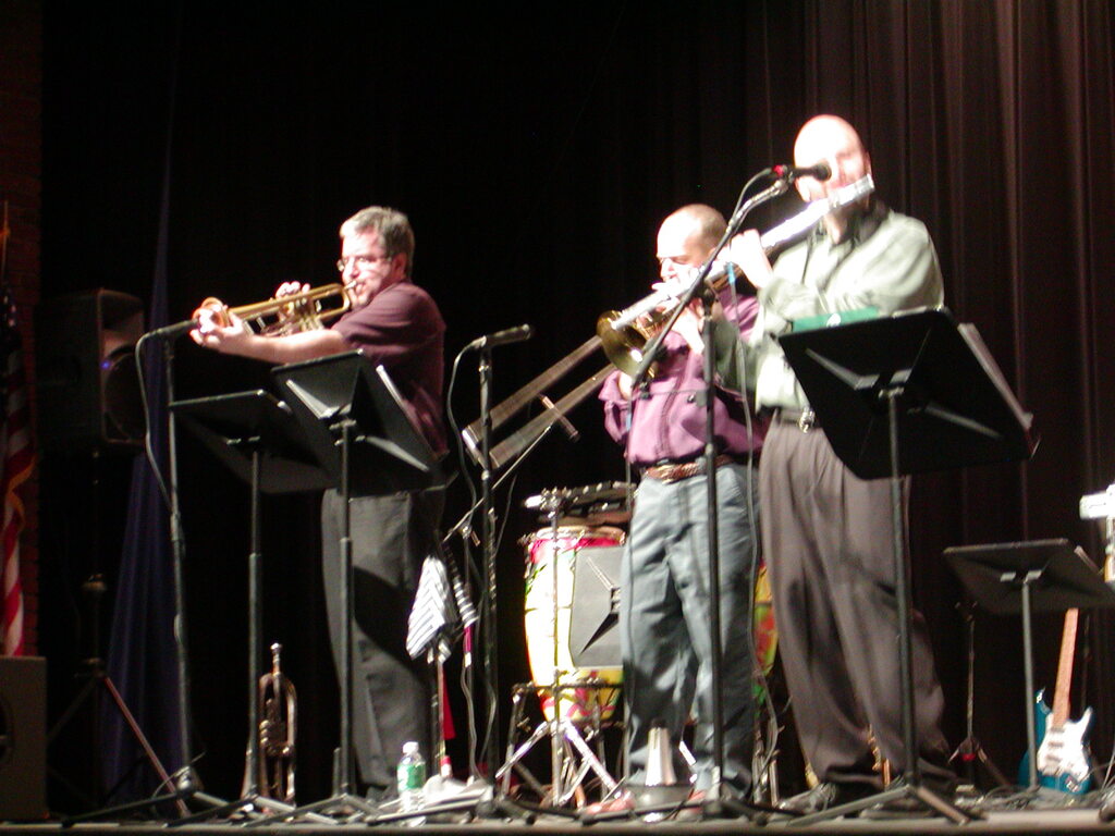 No description provided for: /2004/10-12/1212-jazz-christmas/photo02.html