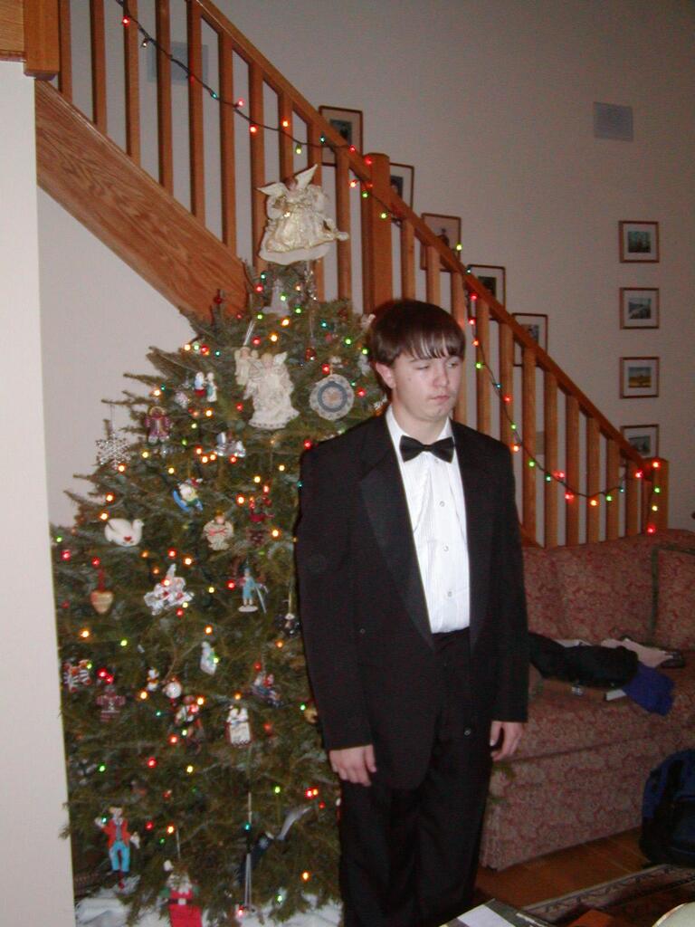 No description provided for: /2004/10-12/1216-pre-chorus/photo02.html