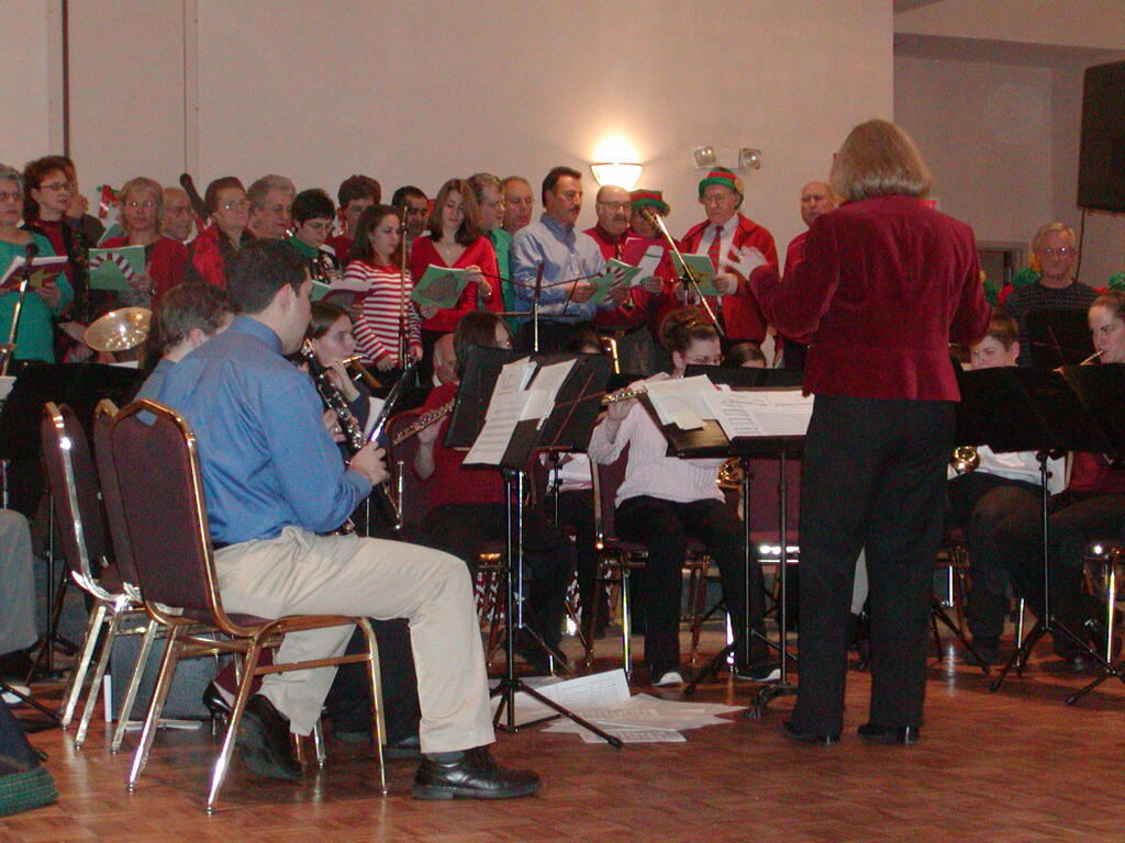 No description provided for: /2004/10-12/1219-portugese-club/photo21.html