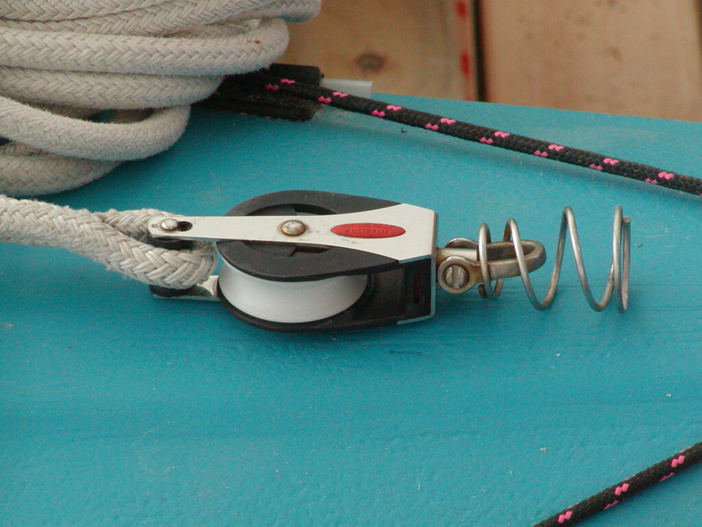 No description provided for: /2005/01-03/0304-boat-parts/photo01.html