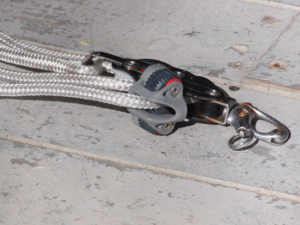 No description provided for: /2005/01-03/0304-boat-parts/photo03.html