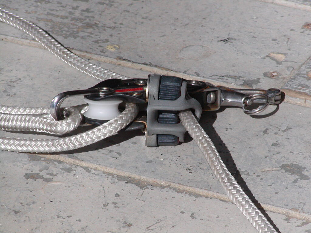 No description provided for: /2005/01-03/0304-boat-parts/photo04.html