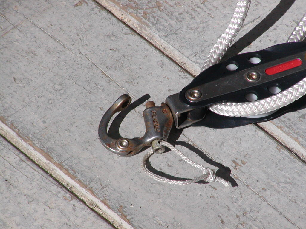 No description provided for: /2005/01-03/0304-boat-parts/photo05.html