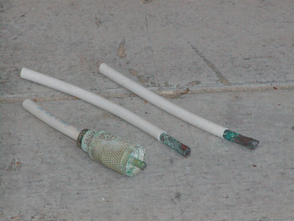 No description provided for: /2005/01-03/0304-boat-parts/photo07.html