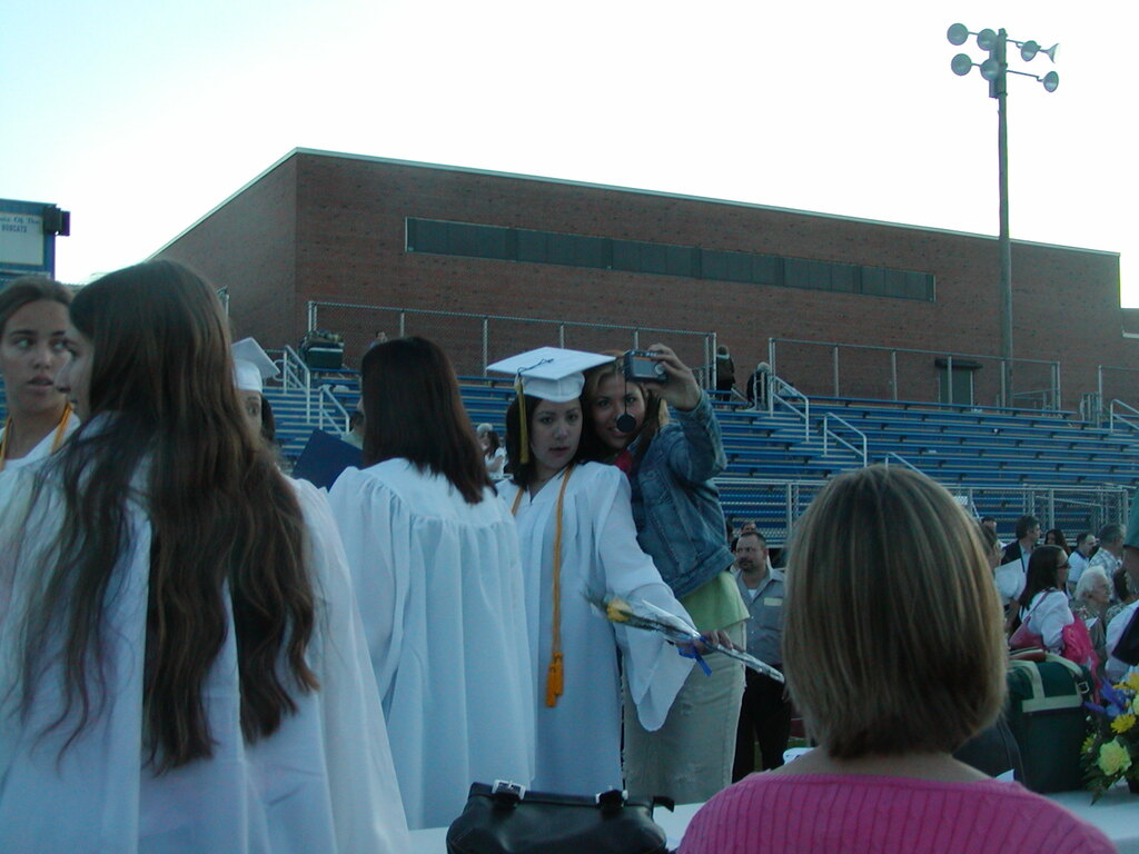 No description provided for: /2005/04-06/0618-bhs-grads/photo17.html