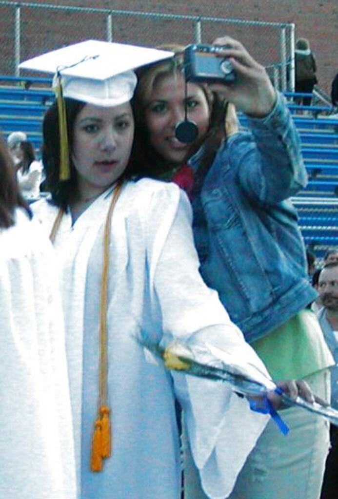 No description provided for: /2005/04-06/0618-bhs-grads/photo25.html