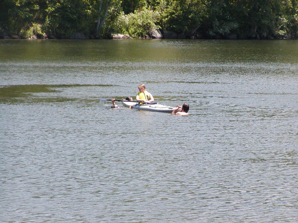 No description provided for: /2005/04-06/0621-waramaug/_1/photo17.html