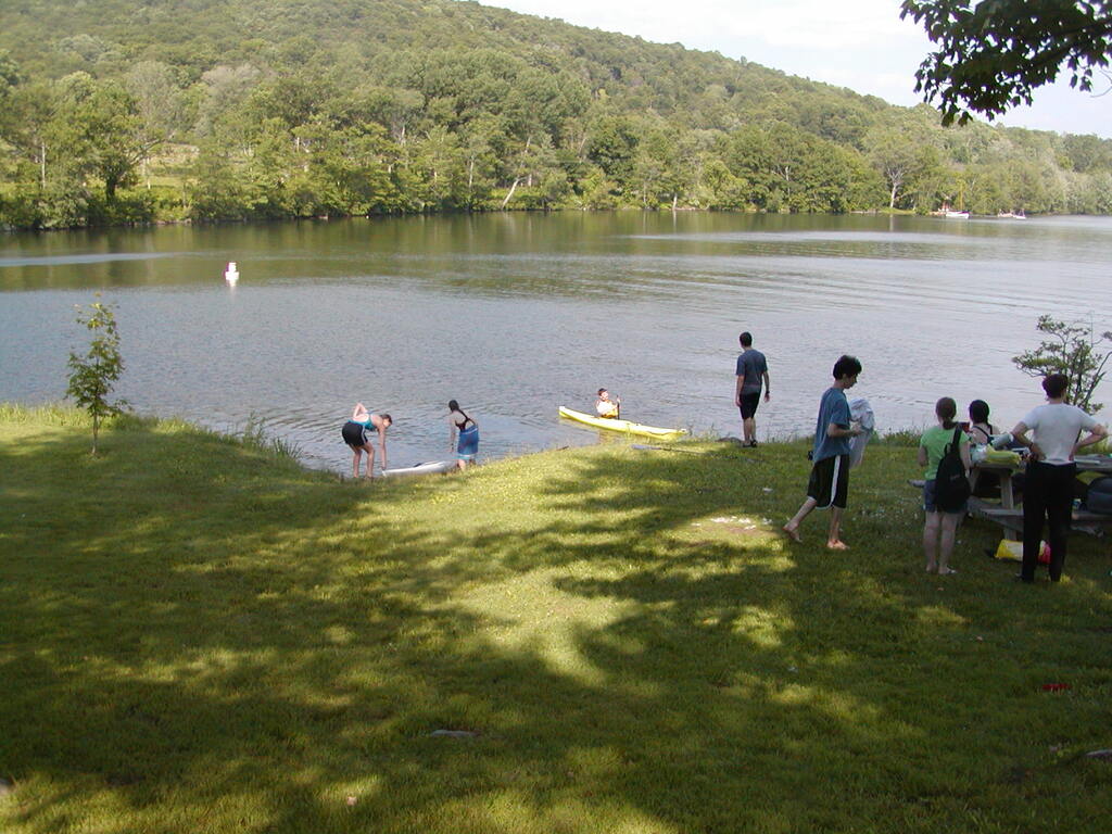 No description provided for: /2005/04-06/0621-waramaug/_4/photo90.html