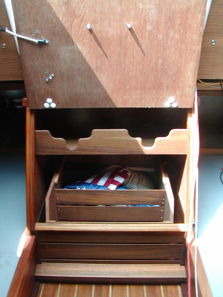 No description provided for: /2005/07-09/0801-stair-storage/photo02.html