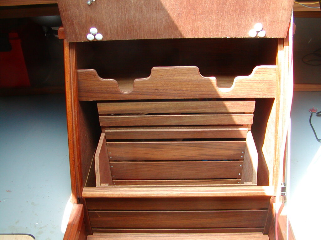 No description provided for: /2005/07-09/0801-stair-storage/photo03.html