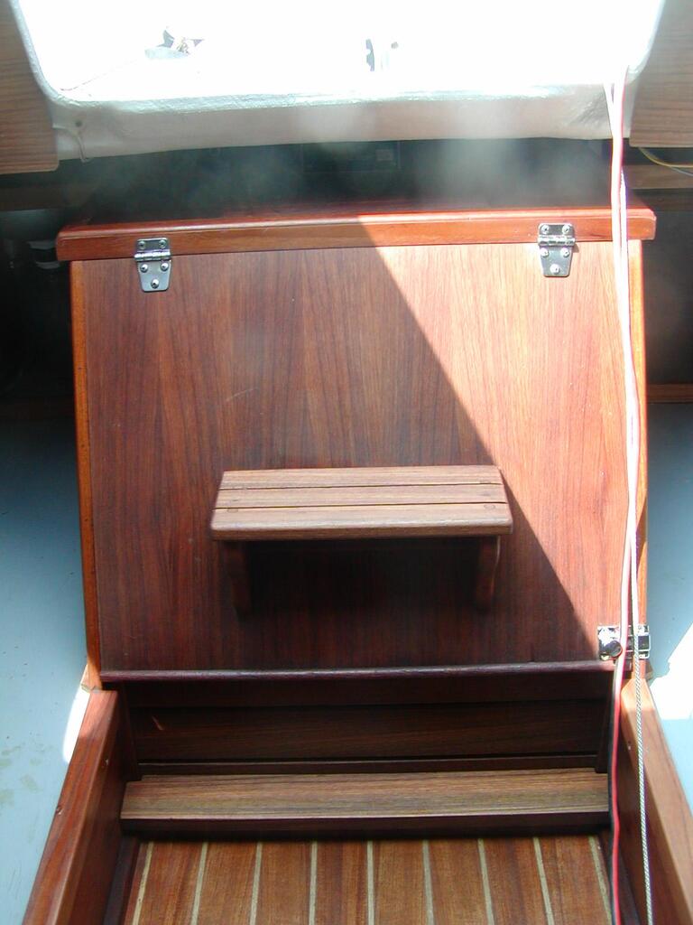 No description provided for: /2005/07-09/0801-stair-storage/photo05.html