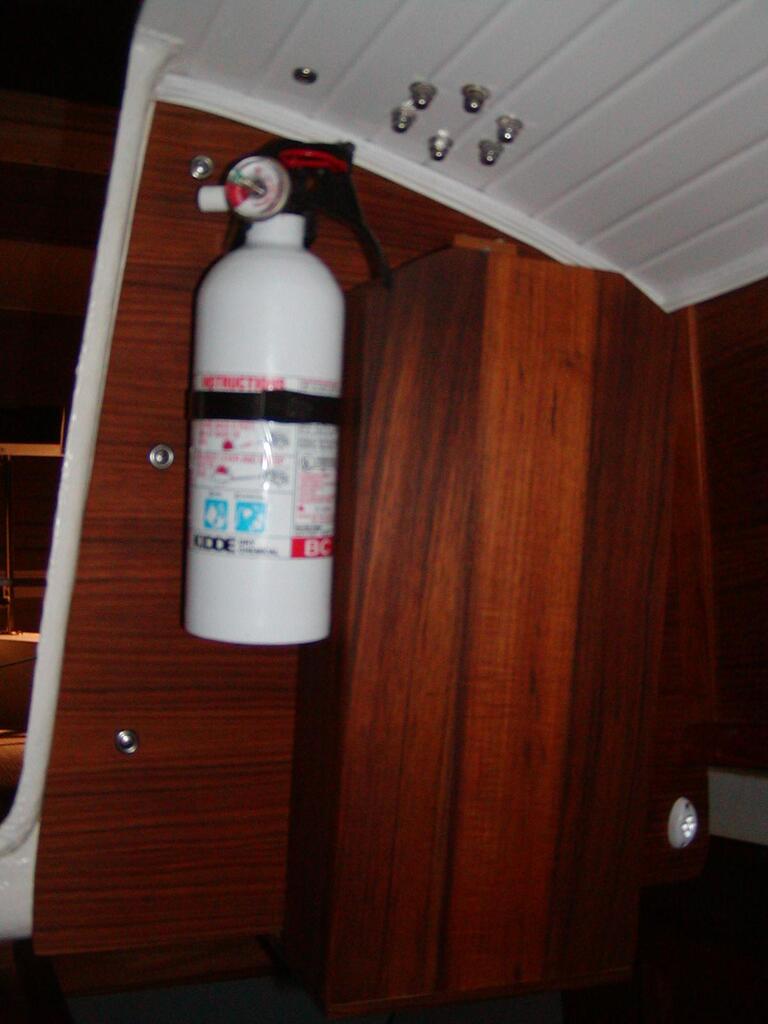 No description provided for: /2005/10-12/1113-boat-work/photo06.html