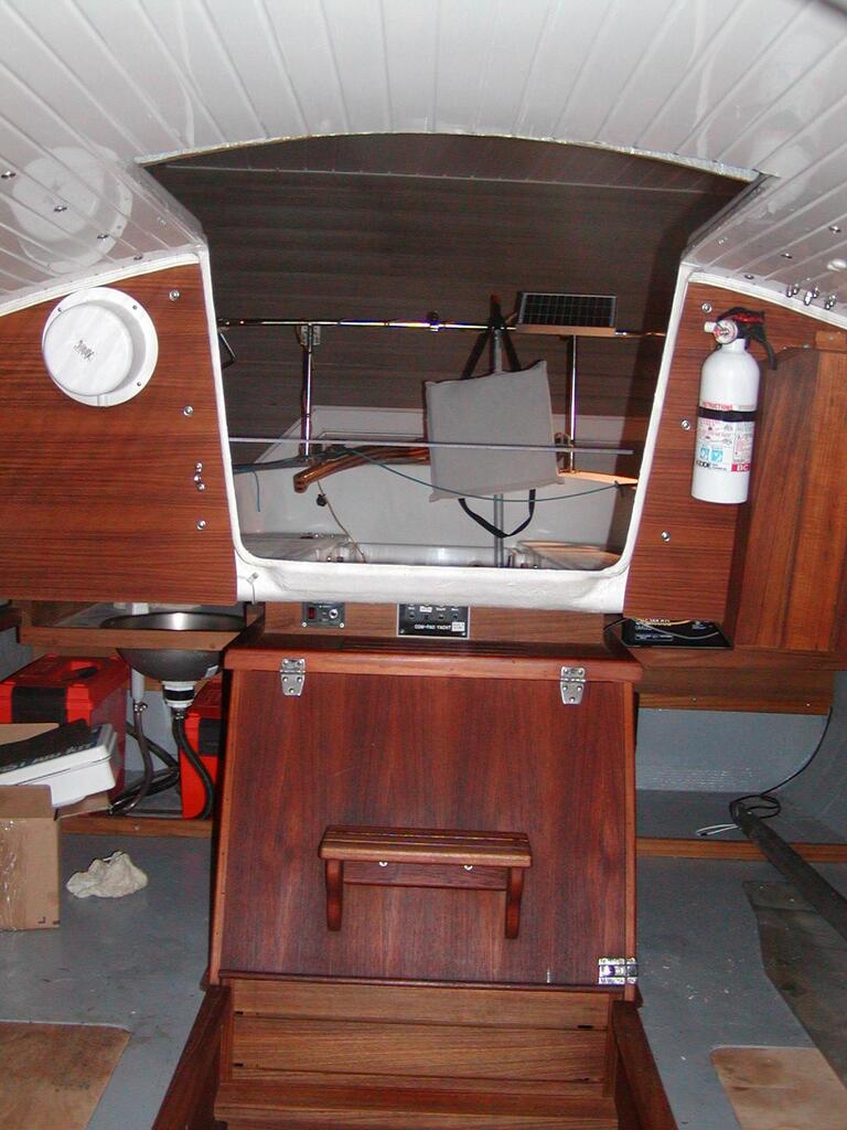 No description provided for: /2005/10-12/1113-boat-work/photo07.html