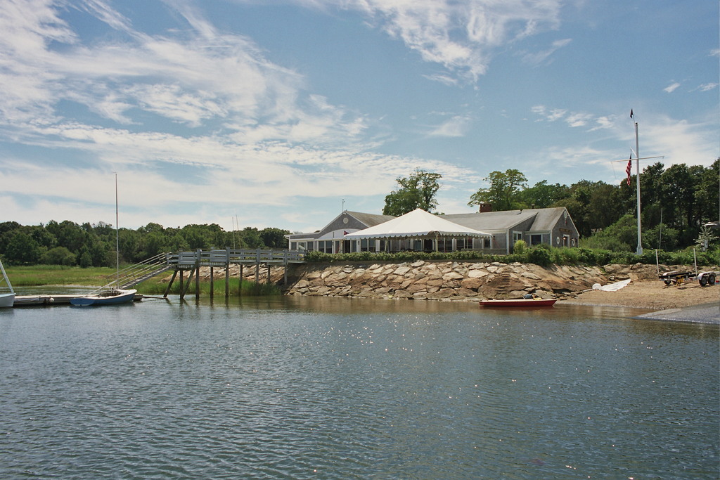 No description provided for: /2006/07-09/0819-00-club/photo01.html