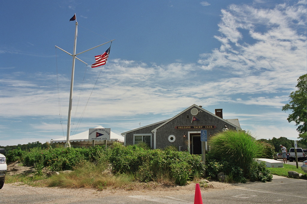 No description provided for: /2006/07-09/0819-00-club/photo02.html