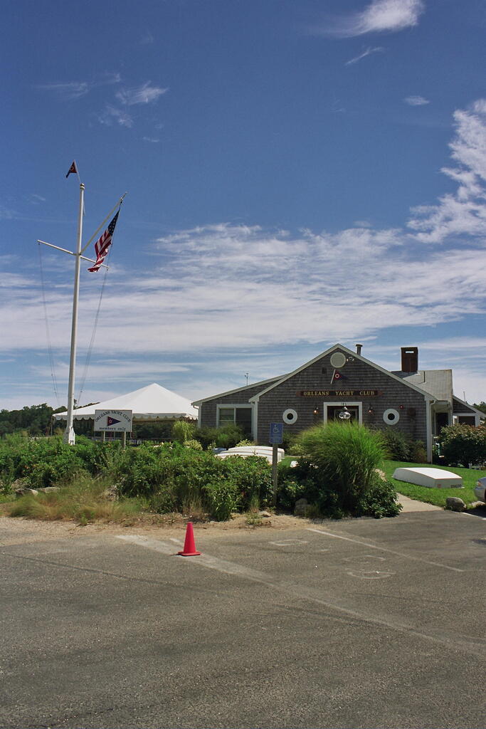 No description provided for: /2006/07-09/0819-00-club/photo04.html