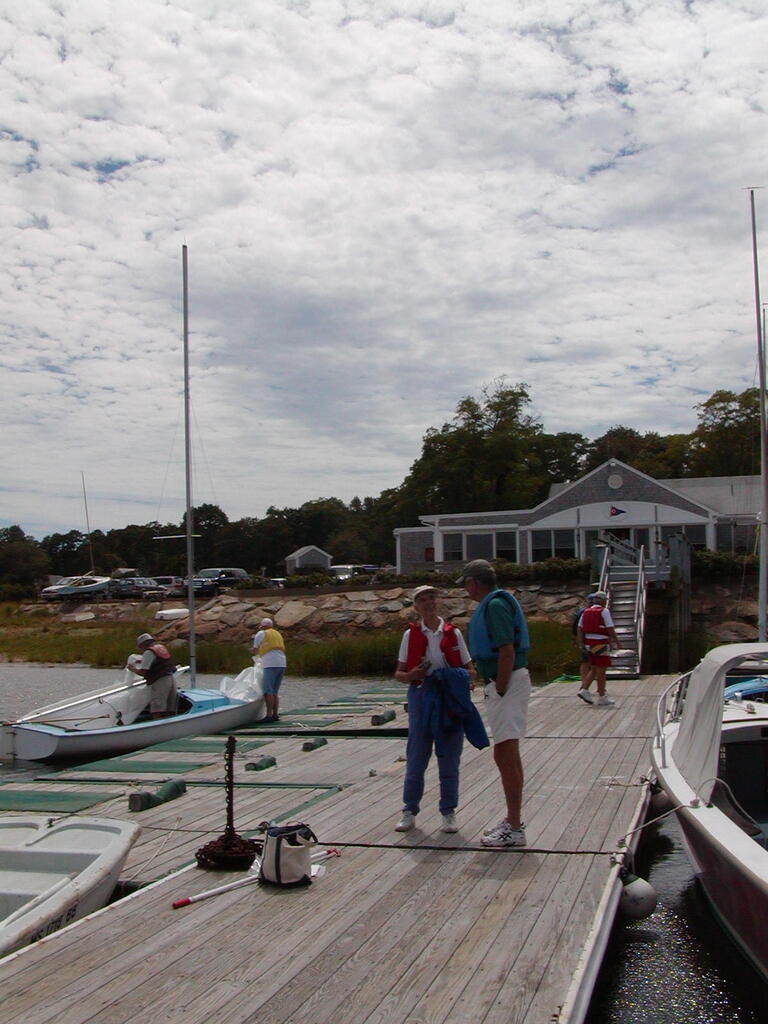 No description provided for: /2006/07-09/0819-01-race-setup/photo11.html