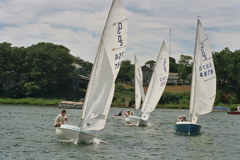 No description provided for: /2006/07-09/0819-03-race-1-start/photo01.html