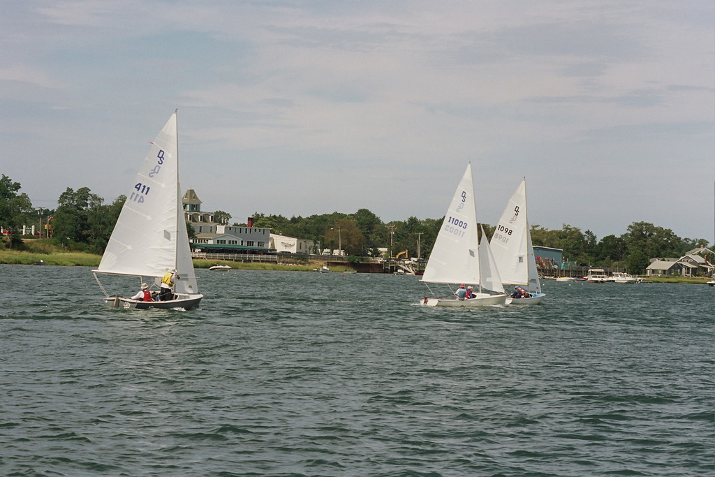 No description provided for: /2006/07-09/0819-03-race-1-start/photo06.html