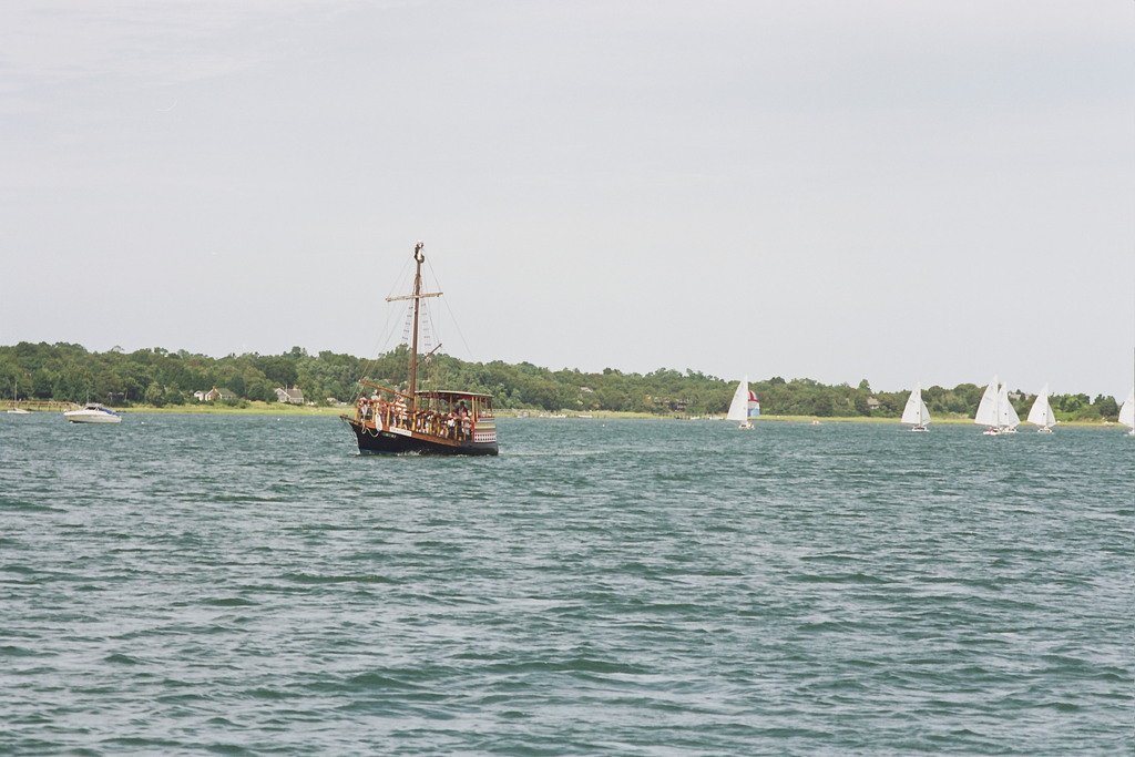 No description provided for: /2006/07-09/0819-04-race-1/photo04.html