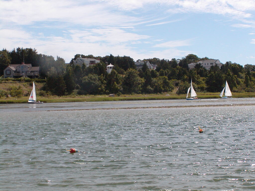 No description provided for: /2006/07-09/0819-06-race-1/photo15.html