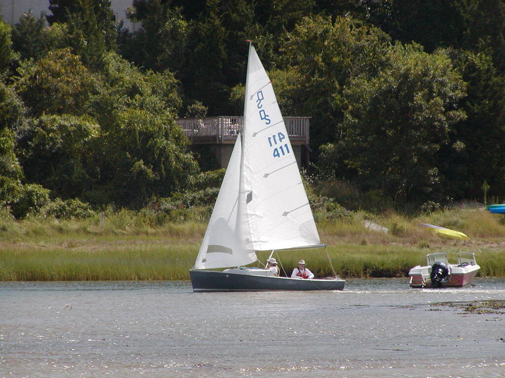 No description provided for: /2006/07-09/0819-06-race-1/photo18.html