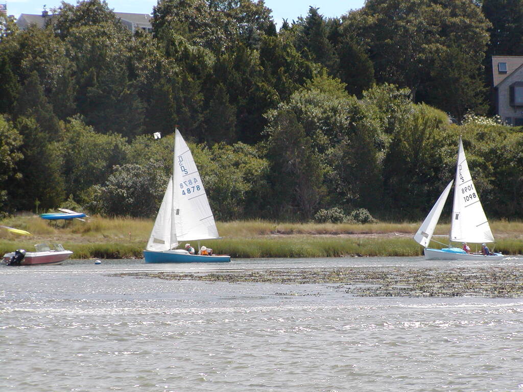 No description provided for: /2006/07-09/0819-06-race-1/photo19.html