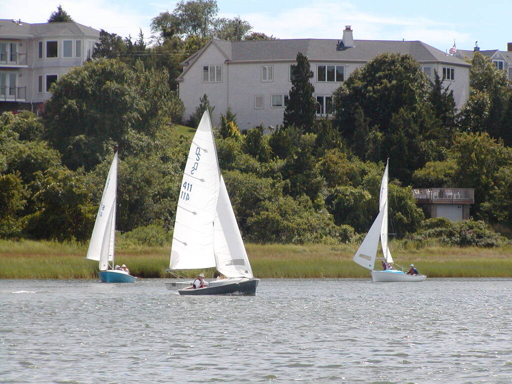 No description provided for: /2006/07-09/0819-06-race-1/photo20.html