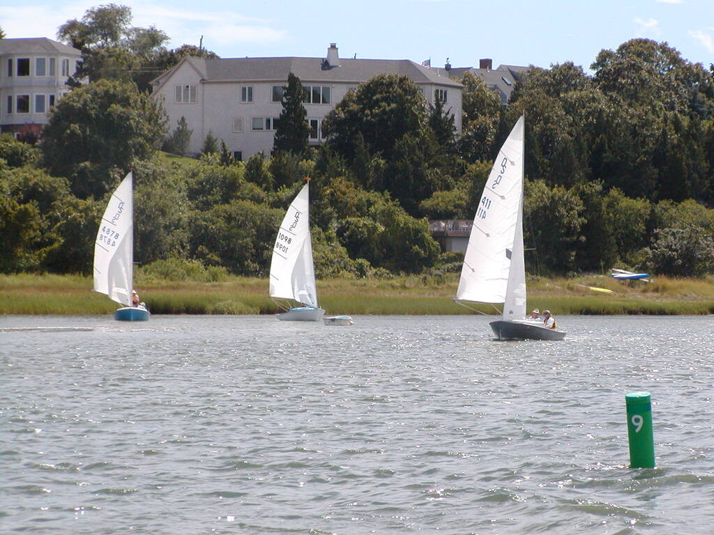 No description provided for: /2006/07-09/0819-06-race-1/photo21.html